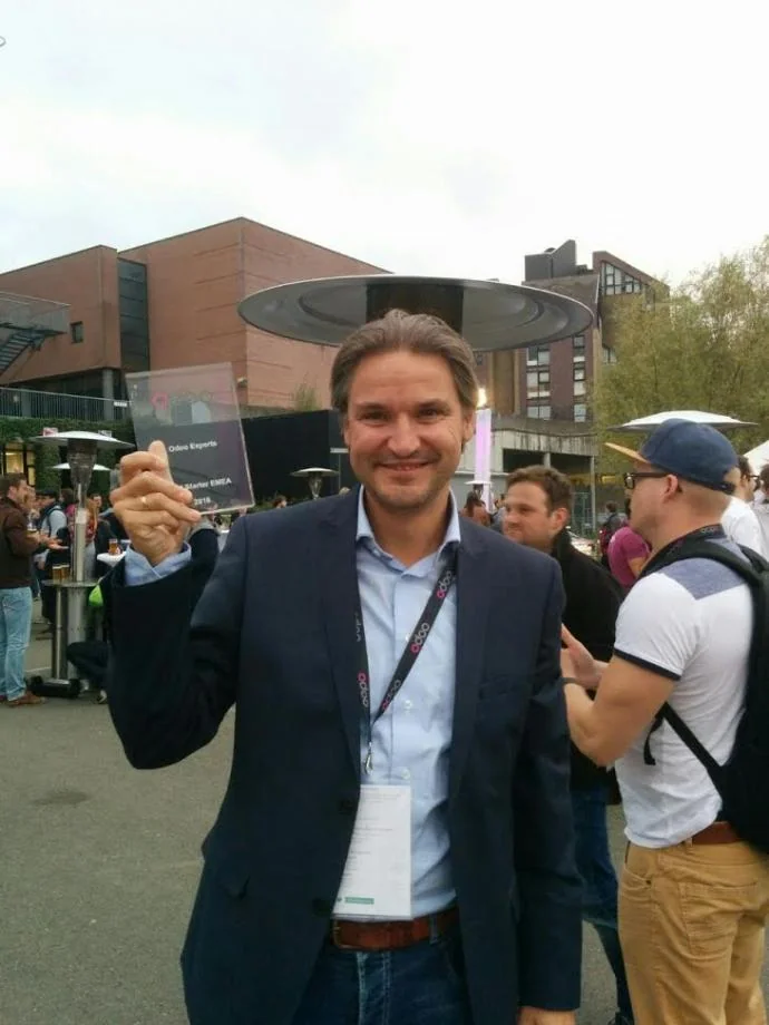 Erwin van der Ploeg met de Odoo Award Best Starting Partner